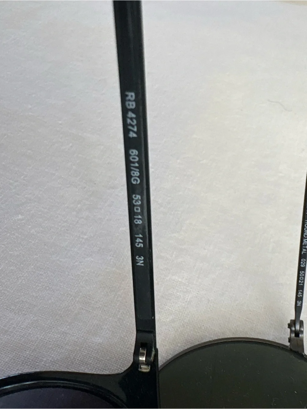 1 pair Ray-Ban Round Metal Sunglasses - Black Frame with Dark Green Lenses